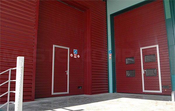 Фото 3: секционные противопожарные ворота