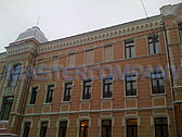 Рольставни Алютех, установленные на окнах исторического здания - фото